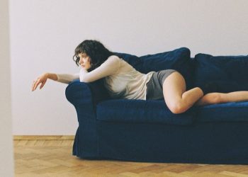 Fenomenul „loneliness influencers” care redefinește viața de unul singur