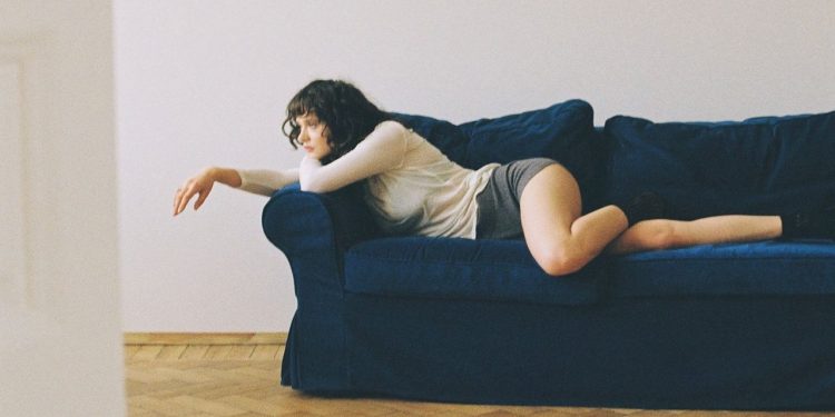 Fenomenul „loneliness influencers” care redefinește viața de unul singur