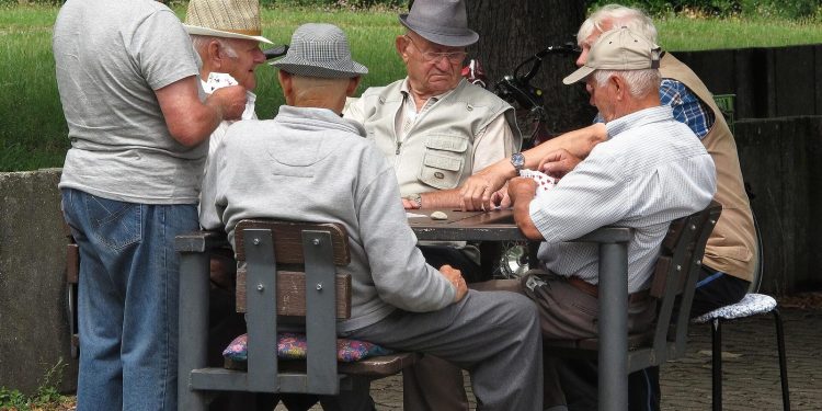 De ce unii oameni păstrează memoria intactă la 80 de ani