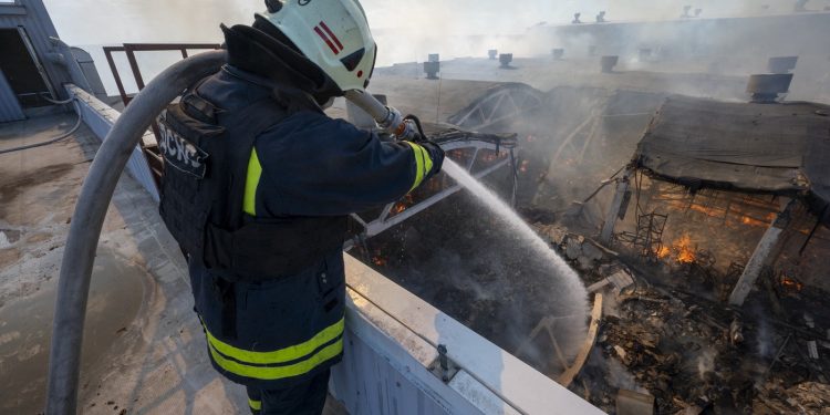 Ucraina a lovit o universitate și depozite Wildberries din Rusia