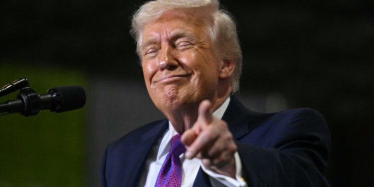 Trump comandă 250 de Cadillac-uri de lux în plină criză a costului vieții