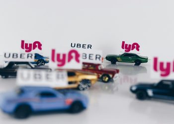 Uber și Lyft au crescut PIB-ul orașelor americane, arată un studiu