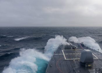 Blocada navală americană sufocă petrolul Iranului, tensiuni în Golf