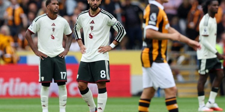 Manchester United, umilit la Hull la debutul în noul sezon