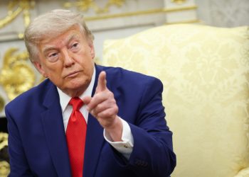 Trump amenință că bombardează Omanul pentru acordul din Ormuz